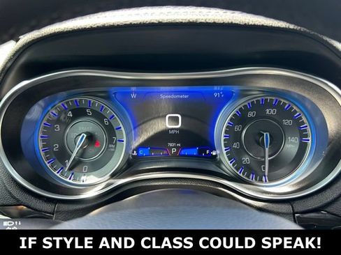 Used 2023 Chrysler 300 Touring w/ Sport Appearance Package RWD image 18