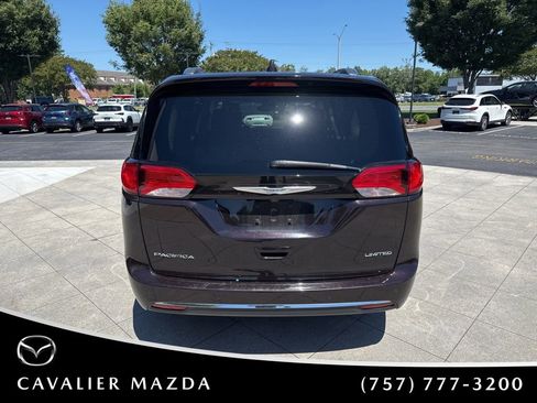 Used 2017 Chrysler Pacifica Limited w/ UConnect Theater Package FWD image 8