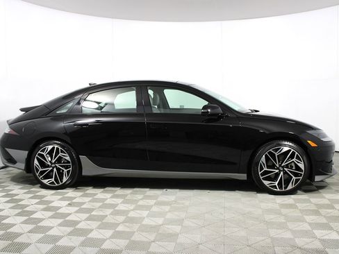 Used 2024 Hyundai Ioniq 6 Limited image 25