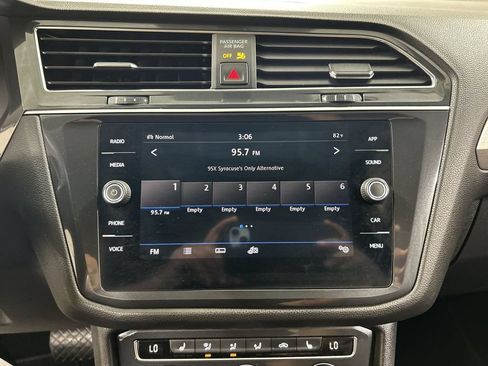 Used 2019 Volkswagen Tiguan SE w/ Panoramic Sunroof Package AWD/4WD image 14
