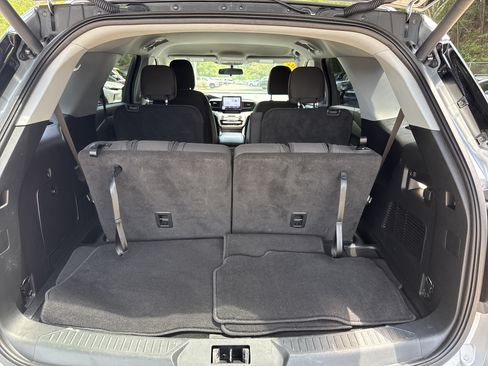 Used 2023 Ford Explorer XLT RWD image 19