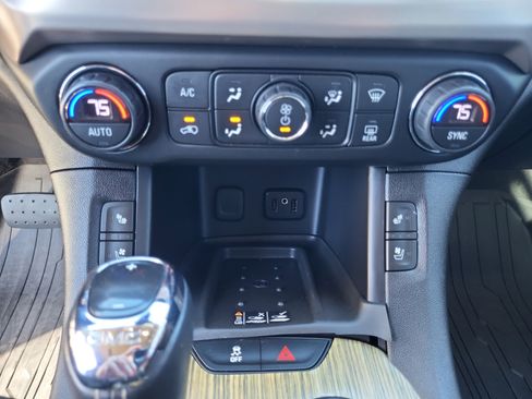 Certified 2017 GMC Acadia Denali w/ Technology Package image 18