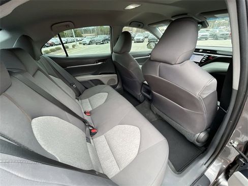 Used 2020 Toyota Camry LE image 23