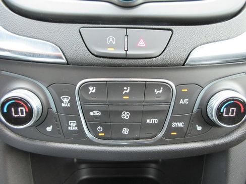 Used 2024 Chevrolet Equinox LT FWD image 30