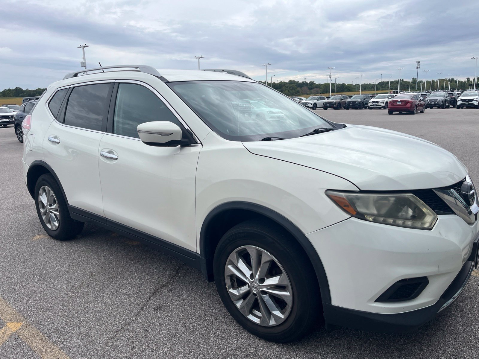 Used 2014 Nissan Rogue SV AWD/4WD image 2