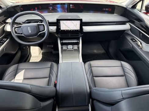 Used 2025 Lincoln Nautilus Premier AWD/4WD image 18