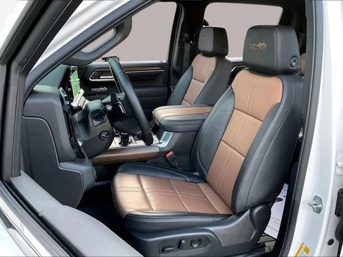 Used 2025 Chevrolet Silverado 1500 High Country image 15