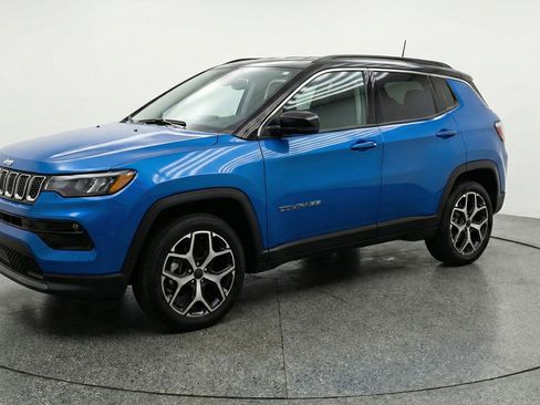 Used 2025 Jeep Compass Limited AWD/4WD image 3