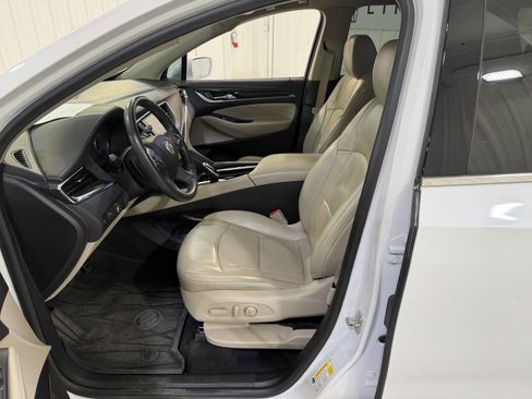 Used 2018 Buick Enclave Essence image 10