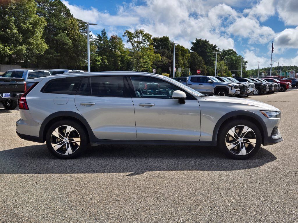 Used 2020 Volvo V60 T5 Cross Country w/ Protection Package Premier AWD/4WD image 7