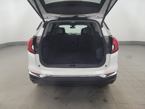Used 2022 GMC Terrain SLT image 29