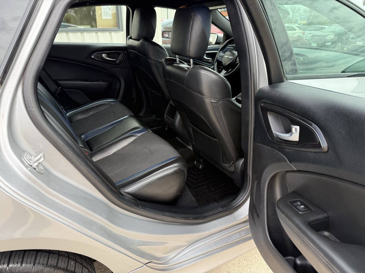 Used 2017 Chrysler 200 S FWD image 12