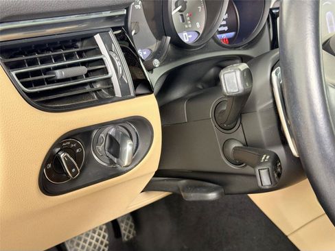 Certified 2023 Porsche Macan S AWD/4WD image 33