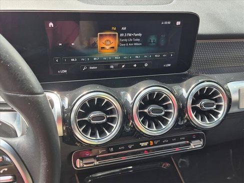 Used 2022 Mercedes-Benz GLB 250 image 8