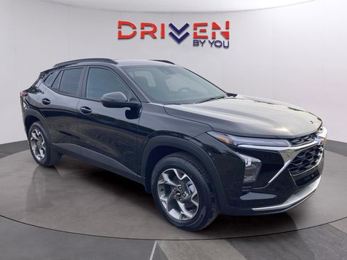 New 2026 Chevrolet Trax LT w/ Driver Confidence Package image 8