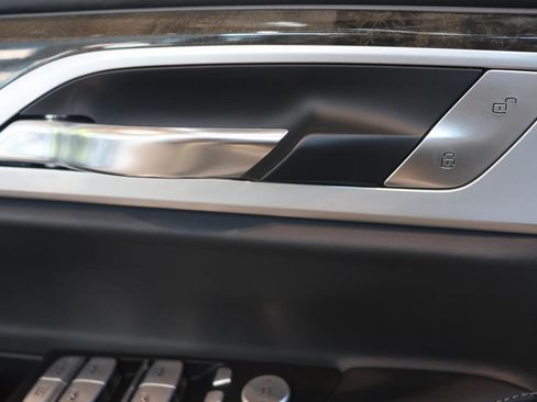 Used 2018 BMW 740i image 41