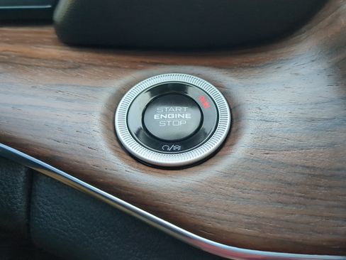 Used 2025 Jeep Grand Cherokee Summit w/ Luxury Tech Group V AWD/4WD image 27