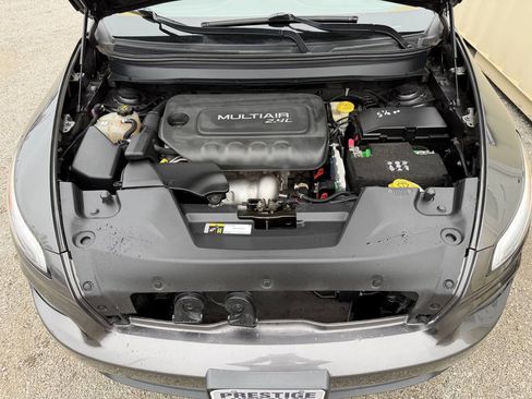 Used 2016 Jeep Cherokee Latitude w/ Cold Weather Group image 18