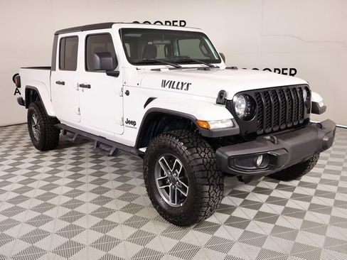 Used 2023 Jeep Gladiator Willys image 1