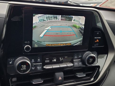 Certified 2024 Toyota Highlander XLE image 16