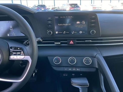 New 2026 Hyundai Elantra SE FWD image 7