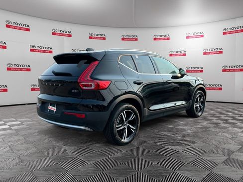 Used 2025 Volvo XC40 B5 Core AWD/4WD image 5