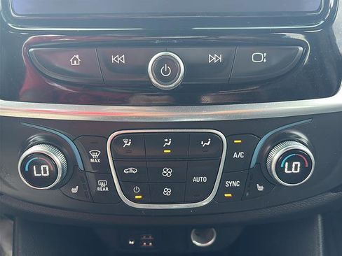 Used 2022 Chevrolet Traverse RS FWD image 27