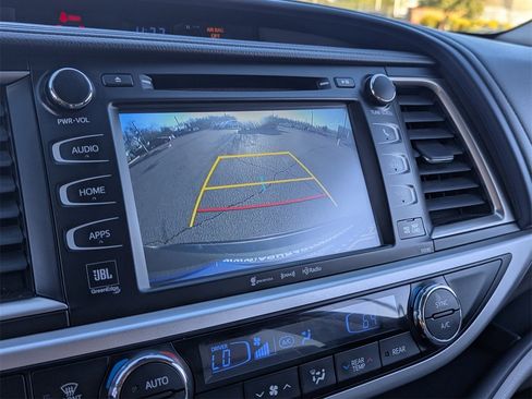 Used 2017 Toyota Highlander Limited image 34