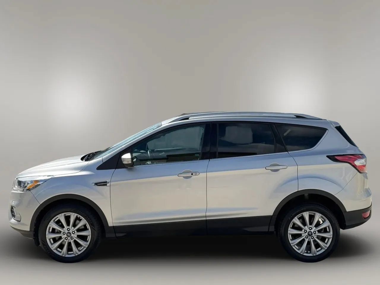 Used 2017 Ford Escape Titanium AWD/4WD image 4