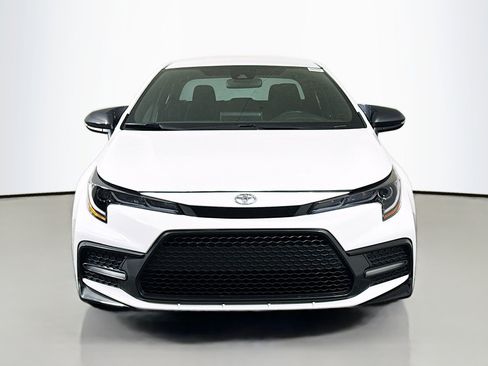 Used 2021 Toyota Corolla SE FWD image 2