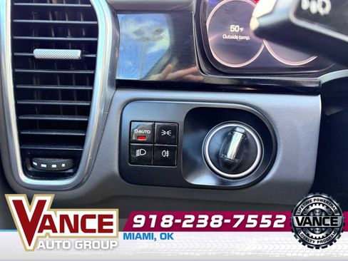 Used 2019 Porsche Cayenne S image 28