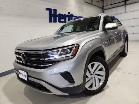Used 2022 Volkswagen Atlas Cross Sport SE image 1
