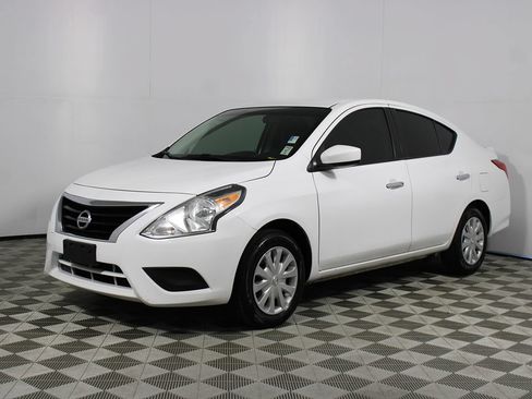 Used 2019 Nissan Versa SV FWD image 3