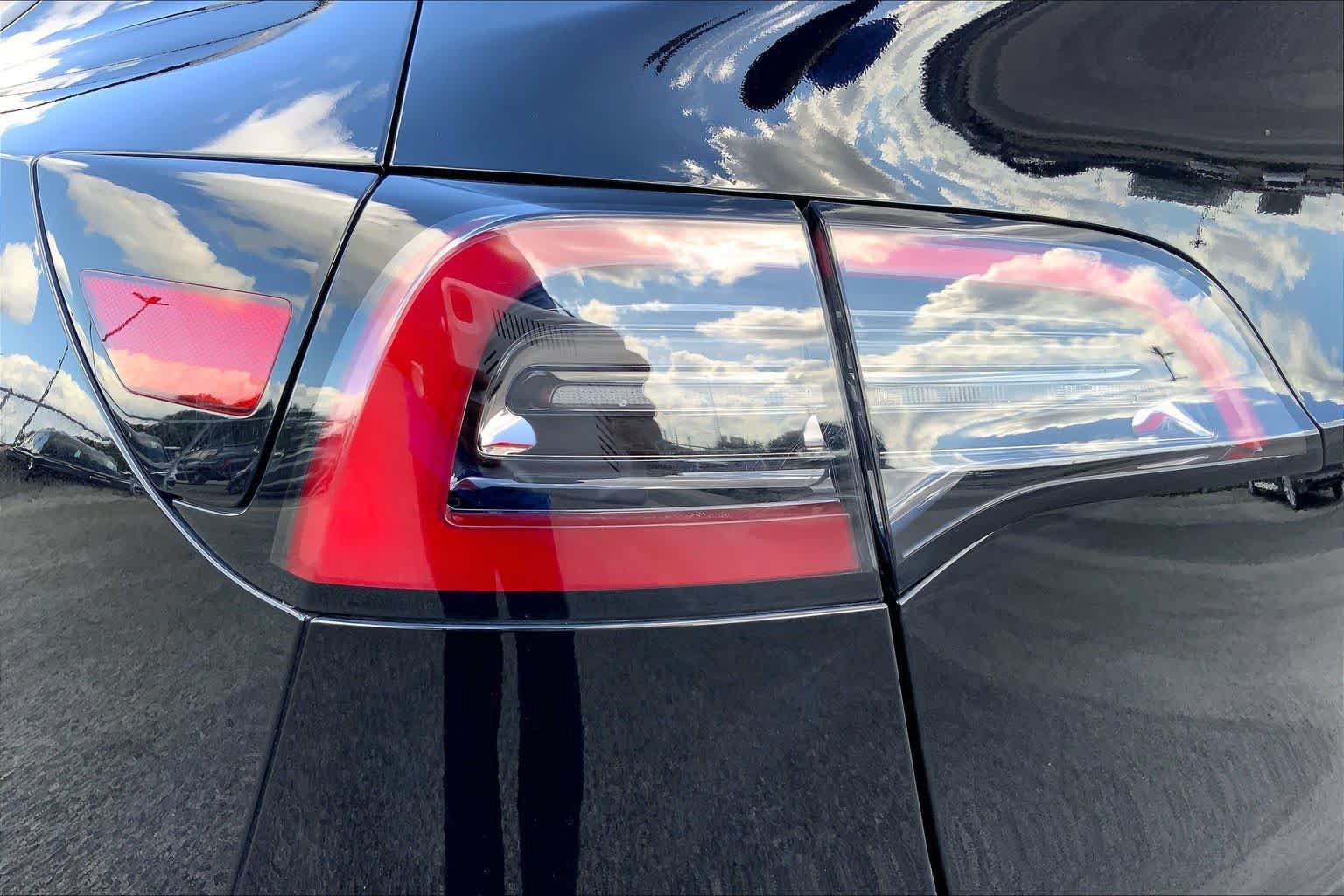 Used 2024 Tesla Model Y 2WD image 26