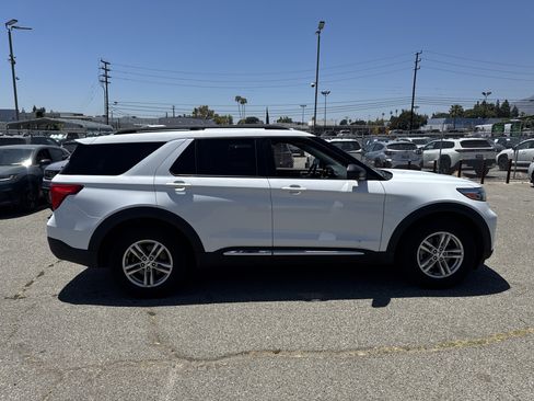 Used 2023 Ford Explorer XLT w/ Equipment Group 202A RWD image 3