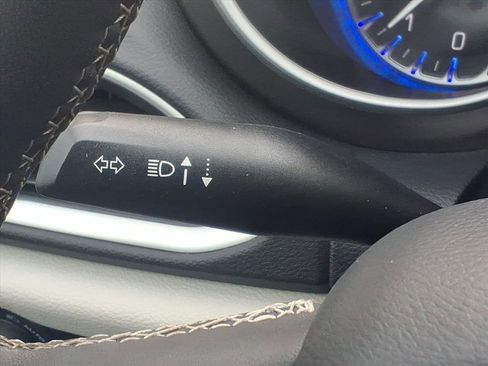 Used 2024 Chrysler Pacifica Touring-L image 17