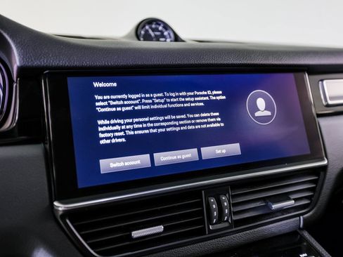 Certified 2023 Porsche Cayenne S Platinum image 17