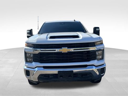 Used 2024 Chevrolet Silverado 2500 LT image 8