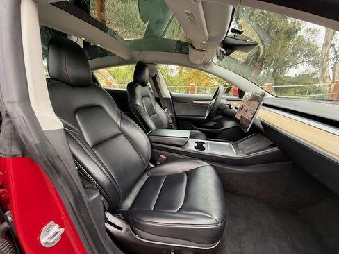 Used 2022 Tesla Model 3 Standard Range image 11