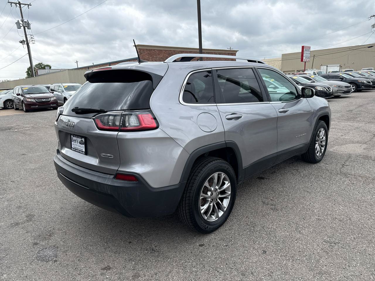 Used 2019 Jeep Cherokee Latitude Plus AWD/4WD image 6