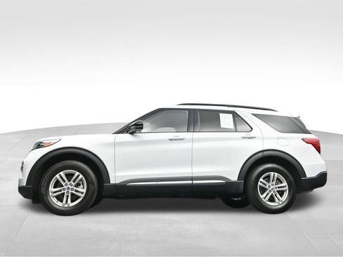 Used 2023 Ford Explorer XLT w/ Equipment Group 202A AWD/4WD image 35