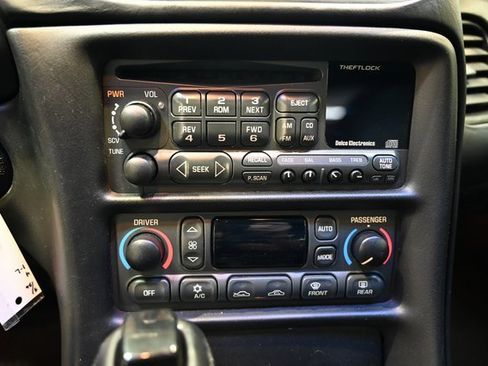 Used 2000 Chevrolet Corvette Coupe w/ Roof Pkg image 18