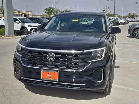 Used 2025 Volkswagen Atlas SEL Premium R-Line image 4