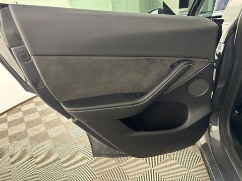 Used 2023 Tesla Model Y Long Range AWD/4WD image 18