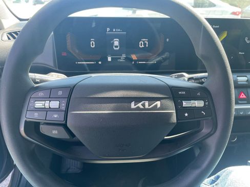 Used 2025 Kia K4 LXS image 27