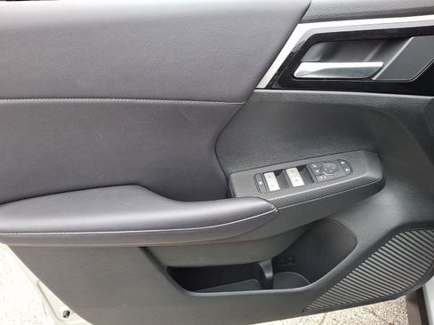 New 2025 Mitsubishi Outlander SE image 12