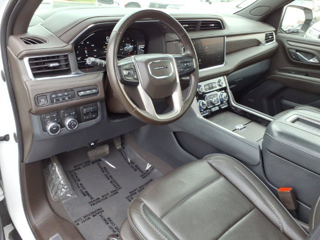 Used 2023 GMC Yukon XL Denali w/ Max Trailering Package AWD/4WD image 3