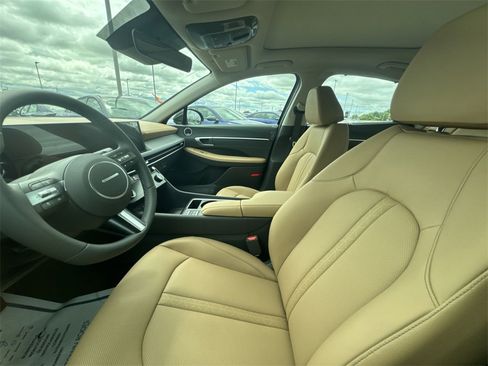 New 2025 Hyundai Sonata Limited image 11