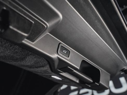 Used 2020 Land Rover Range Rover Sport SVR image 77