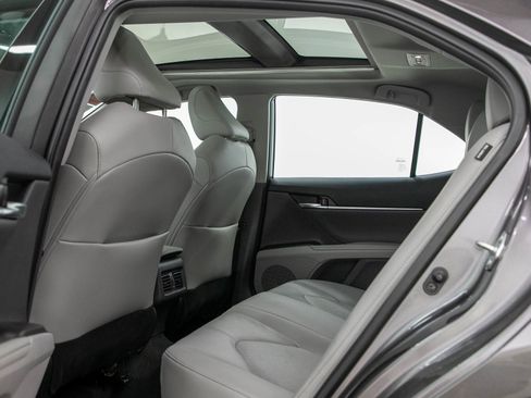 Used 2022 Toyota Camry XLE FWD image 18